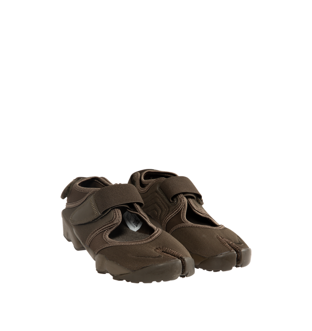 Image 2 of 5 - BROWN - NIKE Air Rift Sneaker featuring hook-and-loop straps on the midfoot and heel, Nike Air unit in the heel combined with plush foam, rubber detailing on the outsole, upper features a blend of elastane, polyester and nylon materials for a flexible fit and split toe design.