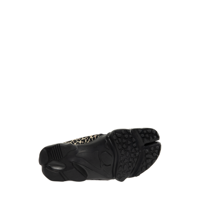 Image 4 of 5 - BLACK - NIKE Air Rift Sneaker featuring textile upper, hook-and-loop straps, Nike Air unit in the heel, foam midsole and rubber detailing on the outsole.