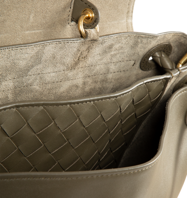 Image 4 of 4 - GREEN - BOTTEGA VENETA Large Ciao Ciao Bag featuring top handle, silky calf leather with two-way flap and signature knot detail, a hidden hook closure, allowing the flap to be closed in the front or attached to the interior Intrecciato pocket, sliding shoulder carry strap, adjustable and detachable cross-body strap and compartmented interior with one zipped pocket. Calfskin. Lining: bonded suede. 32cm x 41.5cm x 14.5cm. Made in Italy.
