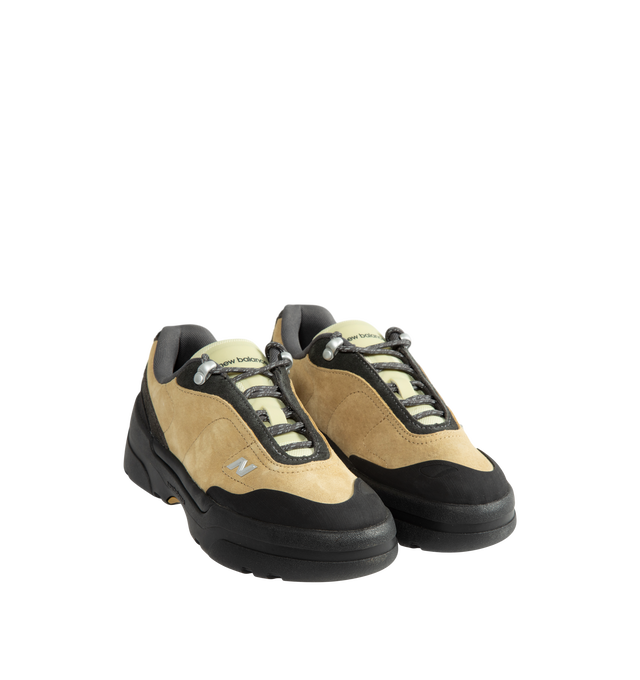 Image 2 of 5 - NEUTRAL - New Balance Unisex TL900 is crafted with a suede and mesh upper and features a trail walking-inspired design that draws from New Balance's outdoor heritage. This modern update to a classic trail walking boot balances everyday comfort with rugged versatility, while a contemporary hardware N logo adds a distinctive finishing touch. Designed for daily wear and outdoor exploration alike, the silhouette delivers a supportive and comfortable feel throughout the day. Upper: Suede and Mesh.
