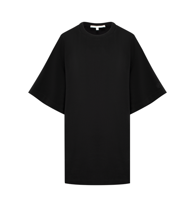 Image 1 of 2 - BLACK - RUADH The Holt T-Shirt featuring an intentionally oversized t-shirt with clean lines and a tailored quality that is accentuated in heavyweight organic cotton. Featuring the RADH emblem embroidery at sleeve edge, this t-shirt has a relaxed sensibility imbued with the casual ease of a wardrobe classic. 100% organic cotton. Made in Portugal.