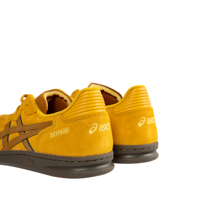 Image 3 of 5 - YELLOW - ASICS Skyhand OG Sneaker featuring minimalistic suede paneling, FLYTEFOAM PROPEL cushioning, EVA heel wedge and gum outsole.