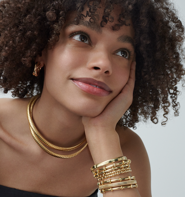Image 2 of 2 - GOLD - SIDNEY GARBER Ophelia Short Necklace in a short length featuring a notched, linked gold necklace. 18k yellow gold. Length: 16 inches.