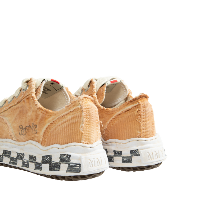 Image 3 of 5 - NEUTRAL - Maison Mihara Yasuhiro Hank OG Graffiti Check Sole Canvas Low-Top Sneakers are crafted from canvas and feature the brand's signature sculpted OG sole, originally molded from clay by the designer, with a hand-drawn graffiti-inspired check pattern across the sole. Designed with a low-top silhouette and lace-up construction, the HANK model pairs a classic canvas upper with the label's distinctive artistic approach to footwear. Main Material: Upper: 100% Cotton Canvas. Sole: Rubber.