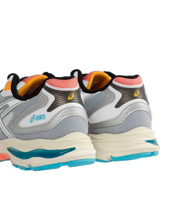 Image 3 of 5 - WHITE - ASICS GEL-K1011 Sneaker featuring GEL-CUMULUS 17 tooling system, FLYTEFOAM cushioning, FLYTEFOAM PROPEL cushioning, rearfoot and forefoot GEL technology, synthetic fiber outer, rubber sole and lace-up fastening. Unisex style in men's sizing.