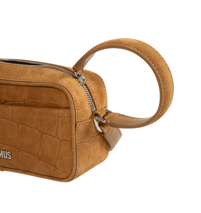 Image 3 of 4 - BROWN - JACQUEMUS Le Baneto Bag featuring leather camera bag, rectangular shape, crocodile-embossed calf leather, zipper closure, zip-puller-handle for hand-carrying, removable, adjustable cross-body shoulder strap, patch pocket on front and back, interior card pocket and silver metal logo and hardware. 20cm x 10cm x 7cm. 100% calfskin. Lining: 100% cotton. Made in Italy.