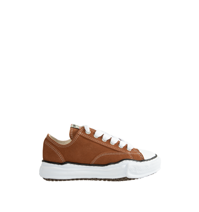 Image 1 of 5 - BROWN - Maison Mihara Yasuhiro Peterson Original Sole Suede Low-Top Sneakers are crafted from cow leather and feature the brand's signature hand-sculpted original sole, modeled in clay by designer Mihara. Designed with the classic Peterson silhouette, this low-top sneaker combines a premium leather upper with the label's distinctive artisanal sole construction. Main Material: Upper: Suede Leather. Sole: Rubber.