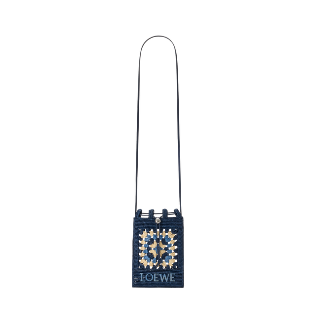 Image 3 of 4 - NAVY - LOEWE PAULA'S IBIZA Drawstring pocket in classic calfskin and raffia featuring a classic calfskin strap adjustable via an Anagram Pebble dice and a contrast LOEWE embroidery, shoulder or crossbody carry, unlined and engraved Anagram. Raffia/calf. 21 cm x 16 cm x 1 cm. Made in Spain.