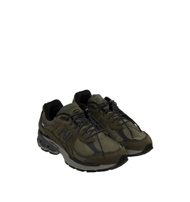 2002R SNEAKER (UNISEX)