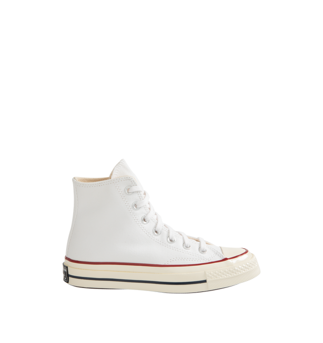 Image 1 of 5 - WHITE - CONVERSE Chuck 70 Vintage Canvas featuring durable canvas upper, OrthoLite cushioning, egret midsole, ornate stitching, rubber sidewall, iconic Chuck Taylor ankle patch and vintage All Star license plate.