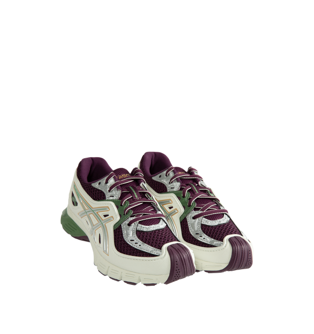 Image 2 of 5 - CREAM - Asics Unisex Gel-Sd Lyte Sneakers are inspired by the protective structure of an eggshell and feature a distinctive design centered on support, stability, and everyday comfort. Originally conceived around the concept of an outer shell and inner membrane, this modern lifestyle silhouette incorporates a molded upper and midsole structure that helps provide a secure, supportive foothold. Updated with two-tone mesh construction and glossy metallic detailing at the eyestay, the GEL-SD LYTE