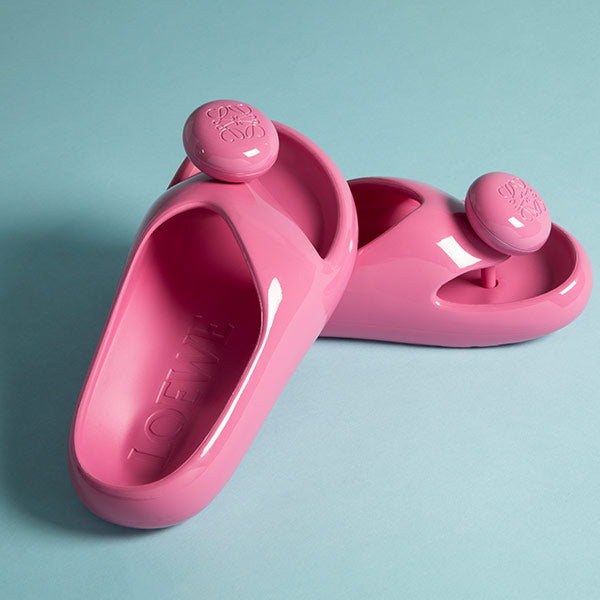 LOEWE x Paula's Ibiza Glossy Foam Pebble Toe Post Sandals in pink rubber