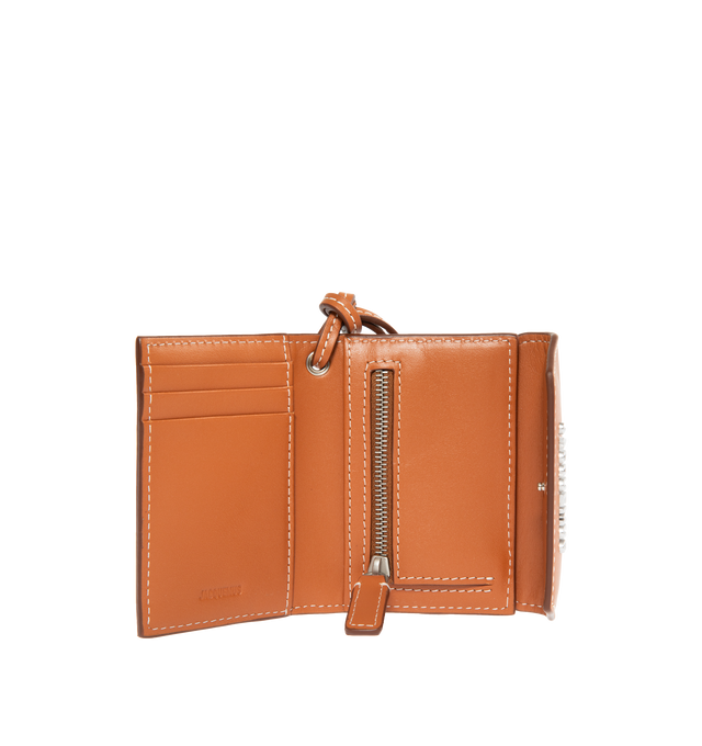 LE PORTE JACQUEMUS