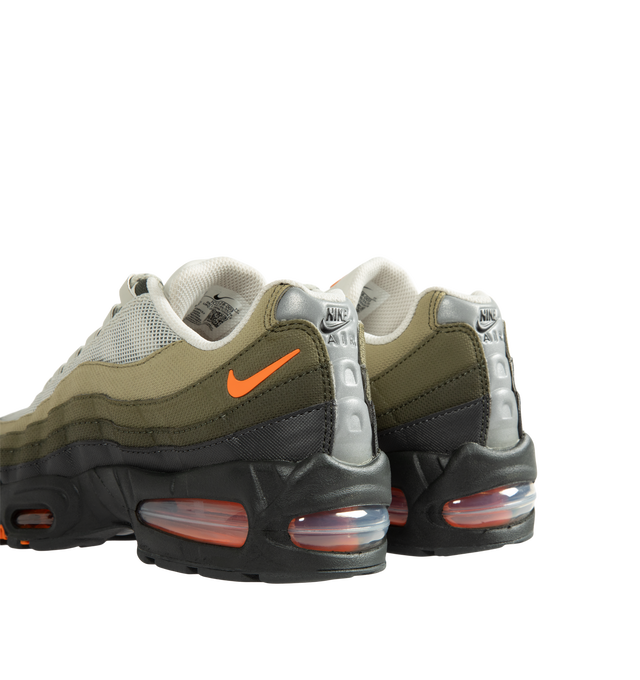 Image 3 of 5 - GREEN - Nike Men's Air Max 95 Big Bubble Casual Shoes revive the iconic 1995 silhouette with a construction restored to original specifications. Inspired by human anatomy, the layered upper combines mesh and leather panels for a balance of breathability, comfort, and structure, while reflective details enhance visibility and signature style. An enlarged heel Air unit pairs with visible forefoot Air cushioning for plush comfort and authentic OG appeal. Flex grooves in the sole promote a natura