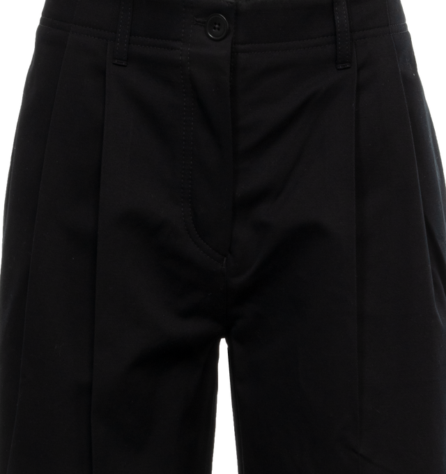 Image 4 of 4 - BLACK - TOTEME Relaxed Twill Trousers featuring belt loops, a button fly, side and back pockets, and precise front pleats falling into relaxed wide legs. 100% cotton organic. 