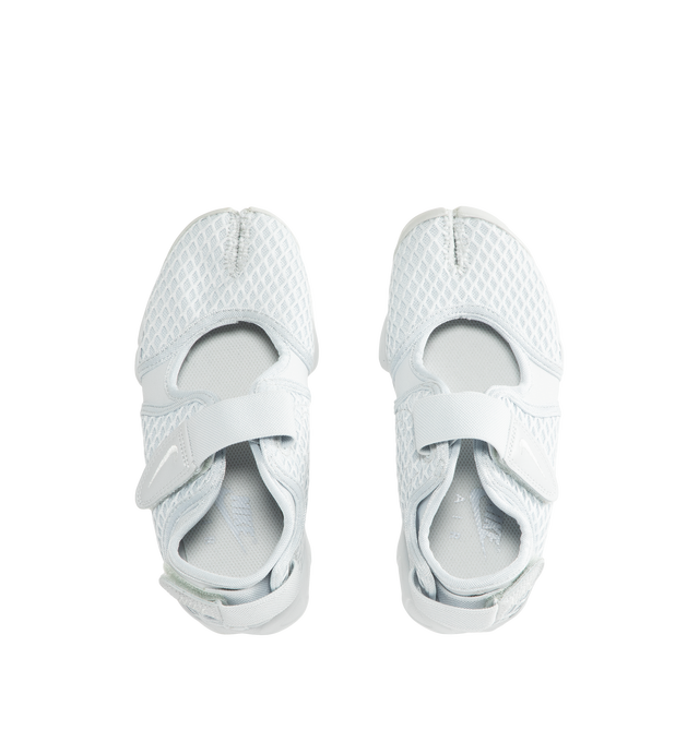 Image 5 of 5 - WHITE - Nike Women's Air Rift Sneaker featuring hook-and-loop straps on the midfoot and heel, Nike Air unit in the heel combined with plush foam, rubber detailing on the outsole, upper features a blend of elastane, polyester and nylon materials for a flexible fit and split toe design.