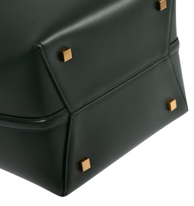 LE 37 BUCKET BAG