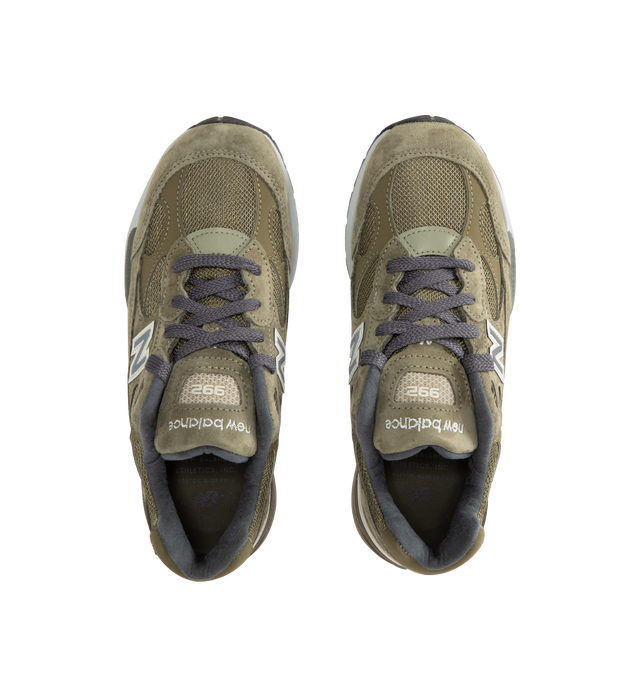 Image 5 of 5 - GREEN - NEW BALANCE USA 992 Sneaker featuring mesh upper with pigskin suede overlays, synthetic layers on the forefoot, collar, and rear tab, a white outline highlights the N on the sidewalls, embroidered New Balance branding on the tongue, USA label on the back panel, silver 992 near the collar, ENCAP and C-CAP technologies on the midsole, ABZORB technology in the forefoot and heel and an Ndurance rubber outsole.