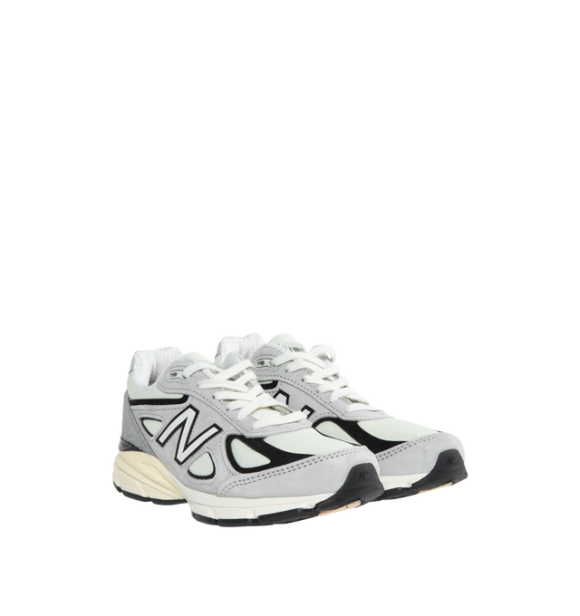 Image 2 of 5 - GREY - NEW BALANCE MADE in USA 990v6 features a white mesh upper, with black synthetic overlays, and a 'grey matter' suede mudguard, ENCAP midsole cushioning, padded collar and lace up style. 