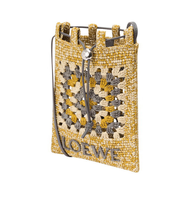 Image 2 of 5 - MULTI - LOEWE PAULA'S IBIZA Drawstring pocket in classic calfskin and raffia featuring a classic calfskin strap adjustable via an Anagram Pebble dice and a contrast LOEWE embroidery, shoulder or crossbody carry, unlined and engraved Anagram. Raffia/calf. 21 cm x 16 cm x 1 cm. Made in Spain.