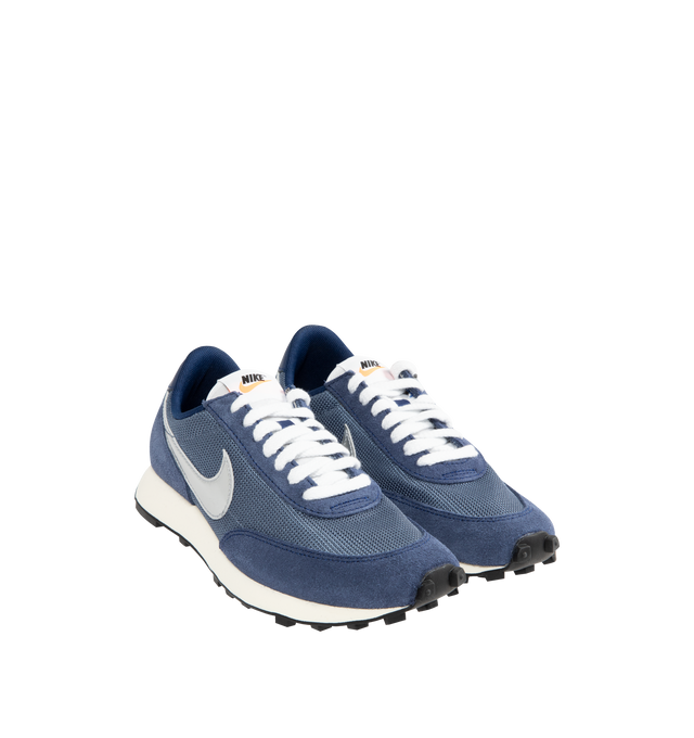 Image 2 of 5 - NAVY - Nike Men's Daybreak running shoe, inspired by the '70s running boom era, combining breathable mesh and shaggy suede with a vintage Waffle outsole. Calf Suede and fabric with rubber sole.