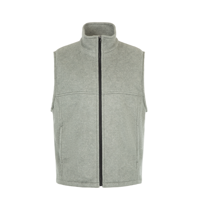 Image 1 of 2 - GREY - Auralee Men's Pure Silk Comfort Fleece Vest is crafted from 100% silk fleece spun entirely from fine-count silk yarns and features a relaxed-fit silhouette designed for versatile layering. Finished with a specialized brushing process that creates a rich, bundled surface texture, this elevated vest offers exceptional softness, generous volume, and the natural luster and color clarity unique to silk. Main Material: 100% Silk.