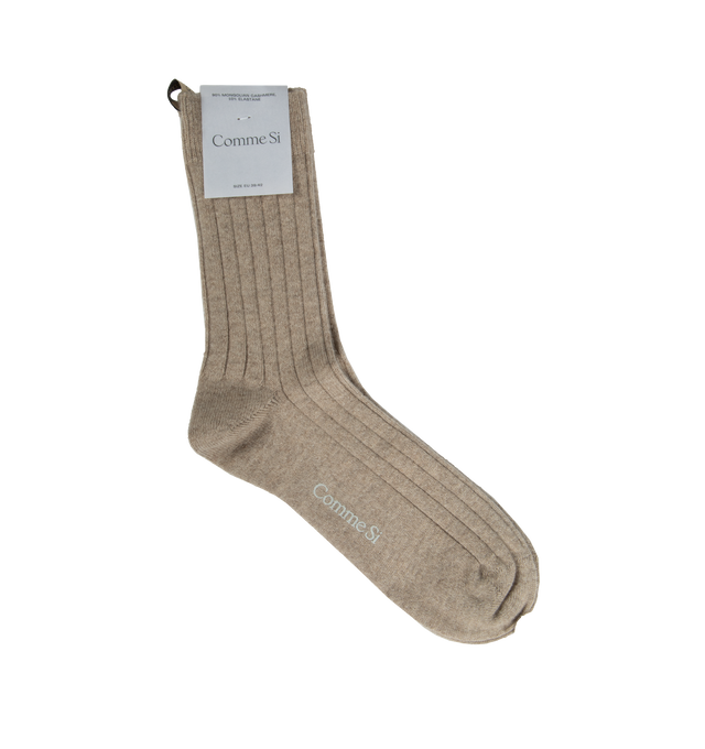 Image 1 of 1 - NEUTRAL - COMME SI Soft, medium-weight sock made in Italy from luxurious Mongolian cashmere. Features a wide rib and crew length that hits mid-calf for a flattering fit.  90% ethically sourced Mongolian cashmere + 10% elastane. Reinforced toe.Finished by hand with decorative logo ribbon.  