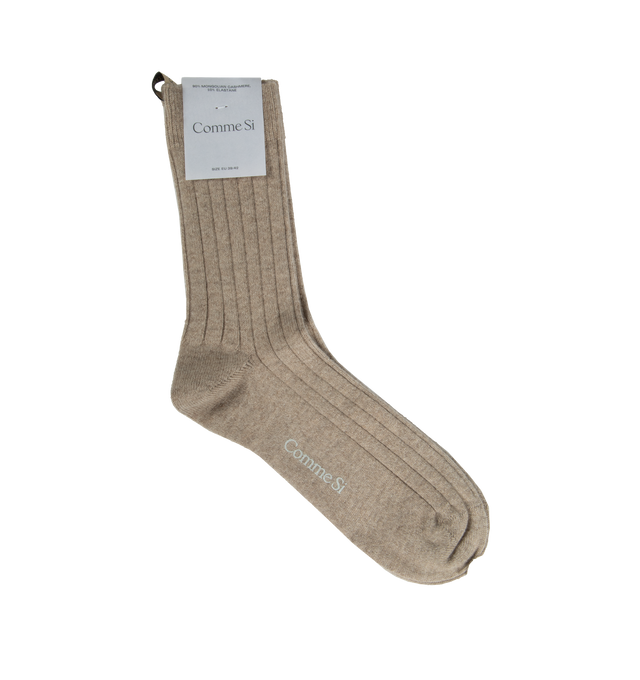 Image 1 of 1 - NEUTRAL - COMME SI Soft, medium-weight sock made in Italy from luxurious Mongolian cashmere. Features a wide rib and crew length that hits mid-calf for a flattering fit. 90% ethically sourced Mongolian cashmere + 10% elastane. Reinforced toe.Finished by hand with decorative logo ribbon.