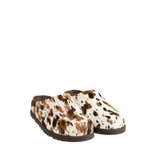 Image 2 of 4 - BROWN - Ugg Women's Otzo Western Clog is crafted with a hand-painted cow hair upper and reimagines the brands signature clog silhouette through a Western-inspired lens. Designed for all-day comfort, this distinctive style features a leather and RWS wool jersey lining enhanced with a peppermint-based anti-odor treatment, along with a contoured EVA footbed for cushioning and support. A leather and microfiber sockliner provides additional comfort, while the lightweight rubber outsole with 30% FC