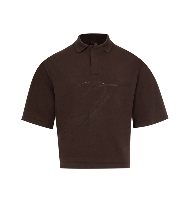 Image 1 of 2 - BROWN - JACQUEMUS Le Polo Lino in Cotton-blend featuring ribbed polo collar, hidden front placket, elbow-length sleeves, ribbed cuffs and hem and jacquard J signature detail. 61% cotton, 35% linen, 4% silk. Made in France.