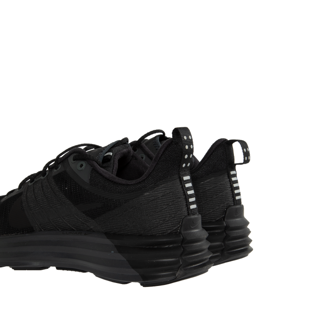 Image 3 of 5 - BLACK - NIKE LUNAR ROAM features a  supportive Magwire cables in the upper and has a lightweight feel. 