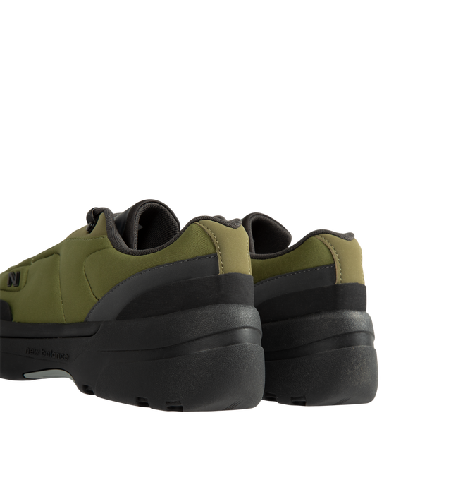 Image 3 of 5 - GREEN - New Balance Unisex TL900 is crafted with a suede and mesh upper and features a trail walking-inspired design that draws from New Balance's outdoor heritage. This modern update to a classic trail walking boot balances everyday comfort with rugged versatility, while a contemporary hardware N logo adds a distinctive finishing touch. Designed for daily wear and outdoor exploration alike, the silhouette delivers a supportive and comfortable feel throughout the day. Upper: Suede and Mesh. W