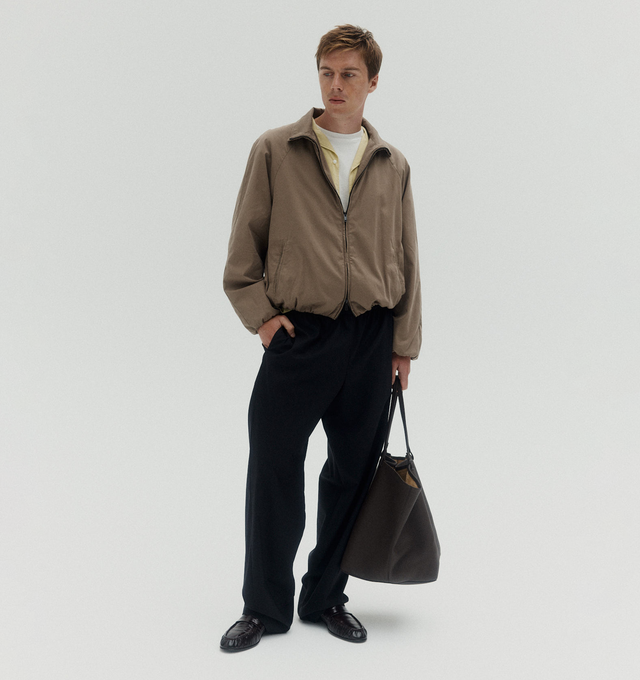 Image 2 of 4 - BLACK - The Row Mid-rise cargo pant in cotton and cashmere gabardine with straight leg, painter's loop detail, and side seam pockets. 95% Cotton, 5% Cashmere lined in 65% Polyester, 35% Cotton. Made in Italy.