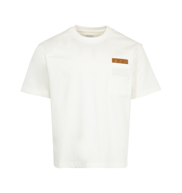 Image 1 of 2 - WHITE - BOTTEGA VENETA Pima Cotton Jersey T-Shirt featuring patch pocket with intrecciato leather detail, short sleeves and crew neck. 100% cotton. Made in Italy.
