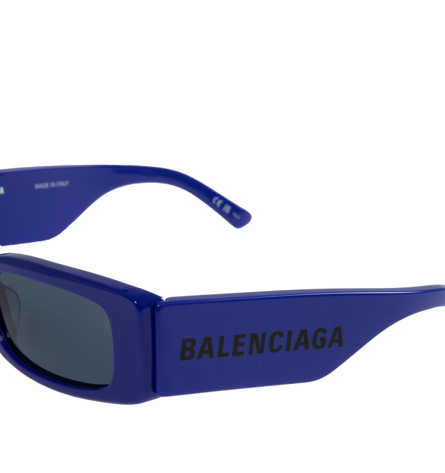 Image 3 of 3 - BLUE - BALENCIAGA Max Rectangle Sunglasses featuring Eastman Acetate Renew (40% bio-based, 27% recycled), rectangle shape, smart fit, Balenciaga logo on the left temple, lasered logo on the right lens. Lens material: CR 39. Lens category: 3. 100% UVA/UVB protection. Made in Italy. 