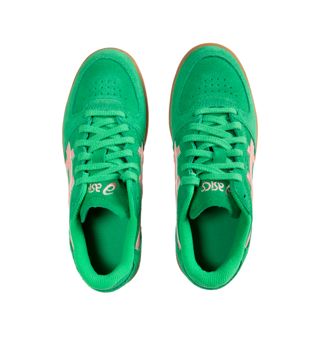 Image 5 of 5 - GREEN - ASICS Skyhand OG lace-up sneaker with original handball heritage and 1990's design DNA. Featuring a low profile, slimmer-cut court silhouette, suede paneling, gum outsoles and heel wedge with EVA cushioning.