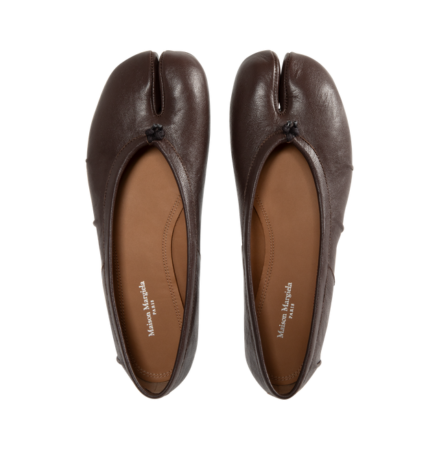 Image 4 of 4 - BROWN - MAISON MARGIELA Tabi Ballerina Flat featuring Tabi split toe, cotton knot, white stitching at the back and brand logo on the insole. 100% leather.