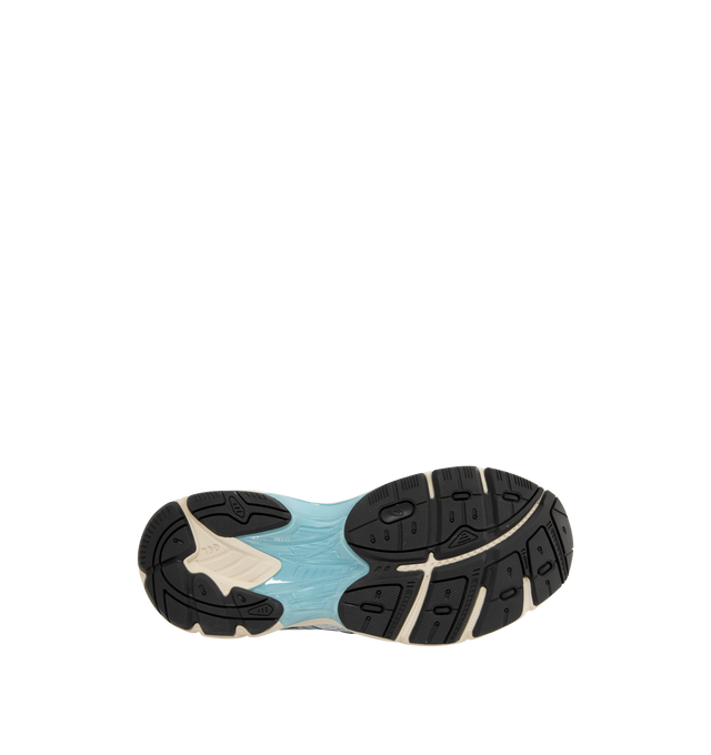 Image 4 of 5 - SILVER - Asics GT-2160 sneaker with a sleek aesthetic and wavy forefoot sculpting, featuring a segmented midsole structure and GEL technology inserts for advanced cushioning. Unisex style in men's sizing.