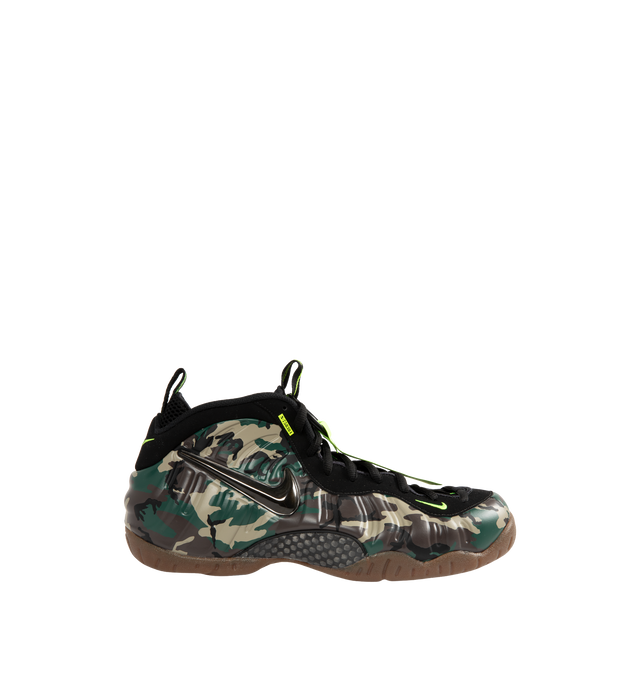 Image 1 of 5 - MULTI - The Men's Nike Air Foamposite Pro Army Camo (2026) reimagines the iconic basketball silhouette with a rugged, military-inspired aesthetic. The molded Foamposite upper features a camouflage finish in black and Voltage Green, balanced by a Gum Dark Brown outsole for a bold yet versatile look.