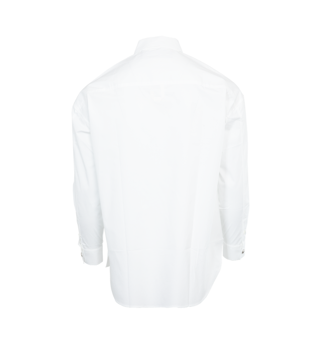 Image 2 of 3 - WHITE - JACQUEMUS LA CHEMISE MANCHES LONGUE is a patch pocket shirt with a boxy fit, stretch cotton poplin, pointed collar, hidden button placket with two visible snap buttons, chest patch pocket, buttoned cuffs, engraved buttons and J locker loop. 96% cotton, 4% elastane. 