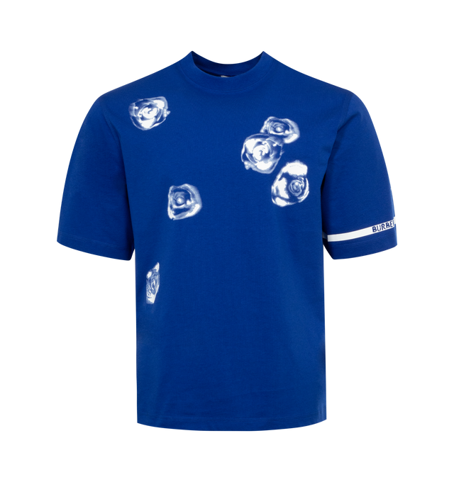 Image 1 of 2 - BLUE - BURBERRY crew-neck T-shirt in cotton jersey, printed with a rose motif and Burberry lettering at the sleeve. 100% cotton with 98% cotton, 2% elastane trim. Made in Portugal. 