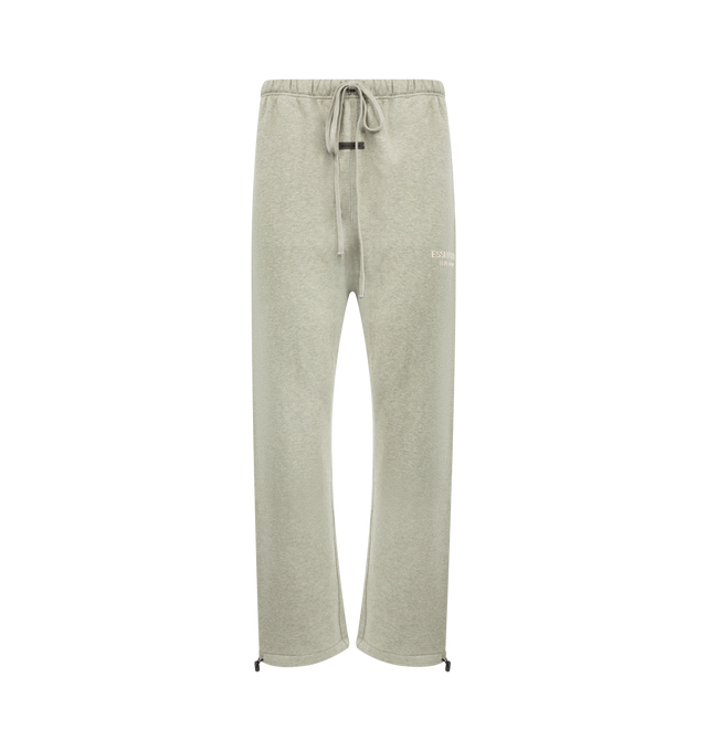 Image 1 of 3 - GREY - FEAR OF GOD ESSENTIALS Relaxed Fleece Sweatpant With Piping made from 380gsm core fleece featuring a relaxed straight leg fit. The embroidered "Essentials" script logo is placed on the leg, while a "Fear of God Essentials" rubberized label is situated at the center front. Key features include side pockets, ankle bungee, and an encased elastic waistband with drawstrings for adjustability. 80% cotton, 20% polyester fleece.