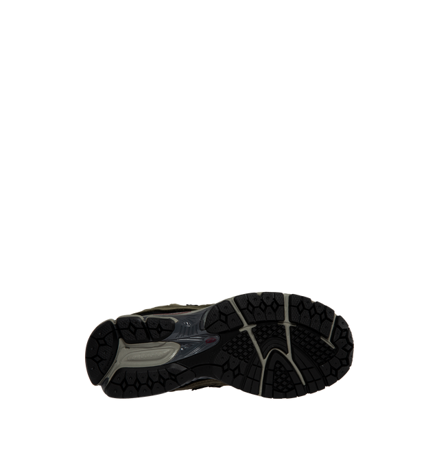 2002R SNEAKER (UNISEX)