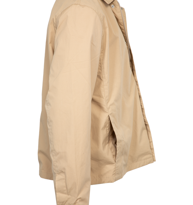Image 4 of 8 - NEUTRAL - GALLERY DEPT. Off Site Logo-Embroidered Jacket featuring a looser, boxy fit, dropped shoulder seam, long in the sleeves, mid-weight, non-stretchy fabric and snap and zip fastening. 94% cotton, 6% silk. Lining: 100% silk. 