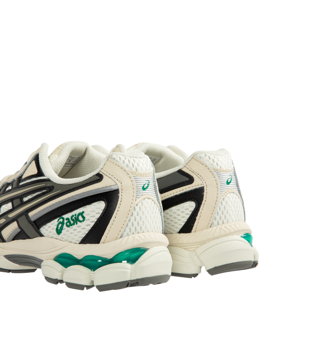 Image 3 of 5 - WHITE - ASICS GEL-NYC 2055 Sportstyle sneaker with early 2000s running shoe design influences in the upper's ASICS stripes, heel counter, and eyelet structure. Featuring GEL-CUMULUS 16 shoe's tooling system. Through a combination of lightweight foams and GEL technology inserts, this midsole formation helps create advanced underfoot comfort. Unisex style in men's sizing.