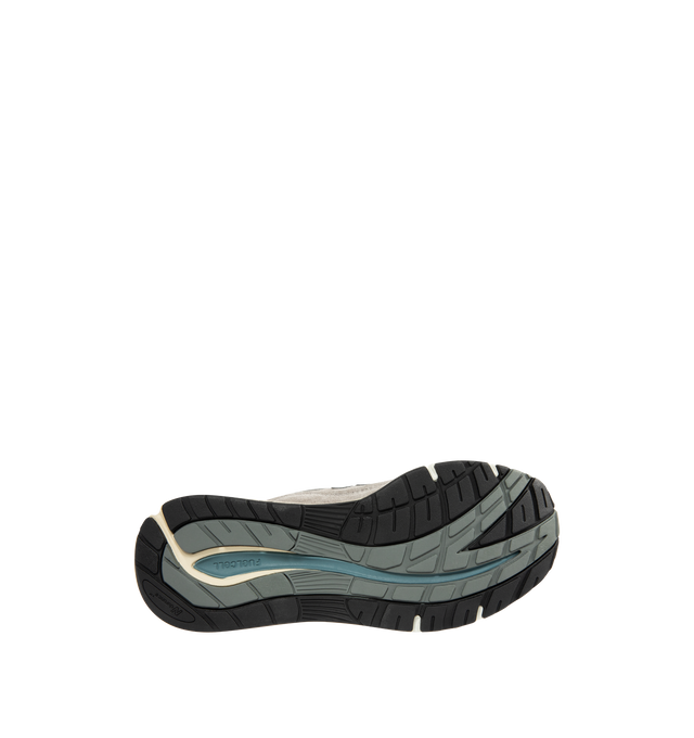 Image 4 of 5 - GREY - NEW BALANCE Made in UK 991v2 Sneaker featuring pigsuede and synthetic overlays, nylon mesh, FuelCell foam, ENCAP midsole cushioning combines lightweight foam with a durable polyurethane rim, semi-translucent ABZORB SBS pods, N logo features debossed line details, reflective details and embroidered v2 tongue branding.