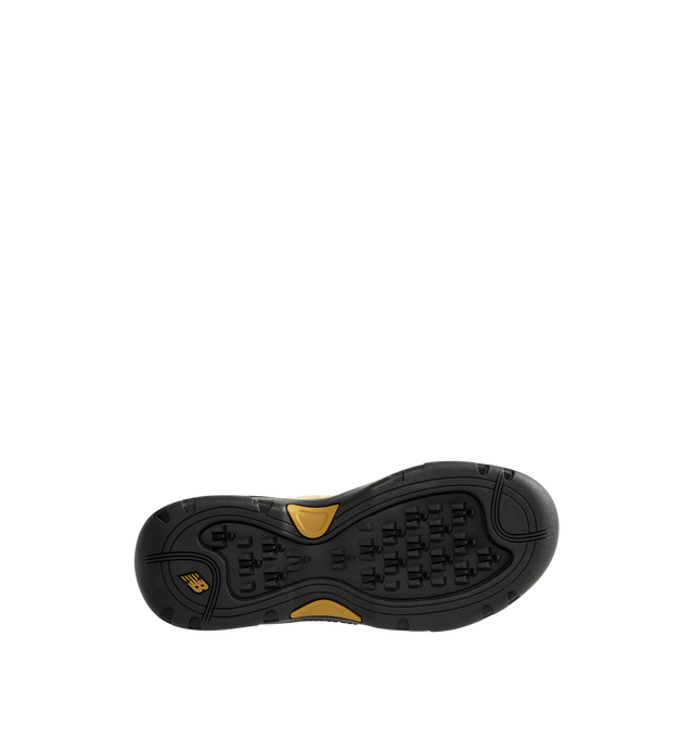 Image 4 of 5 - NEUTRAL - New Balance Unisex TL900 is crafted with a suede and mesh upper and features a trail walking-inspired design that draws from New Balance's outdoor heritage. This modern update to a classic trail walking boot balances everyday comfort with rugged versatility, while a contemporary hardware N logo adds a distinctive finishing touch. Designed for daily wear and outdoor exploration alike, the silhouette delivers a supportive and comfortable feel throughout the day. Upper: Suede and Mesh.