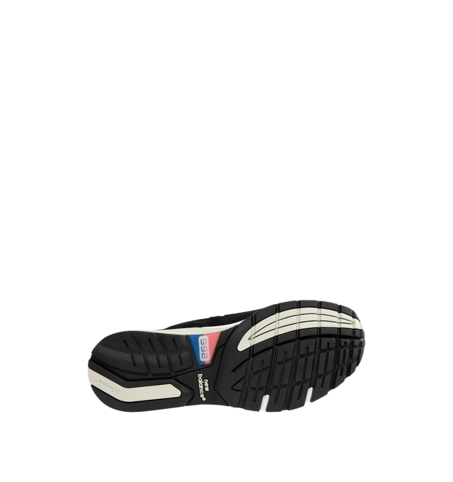 Image 4 of 5 - BLACK - NEW BALANCE Made in USA 992 Core Sneaker featuring ABZORB cushioning at heel and forefoot, combination ENCAP and C-CAP midsole, reflective accents, NDurance rubber outsole, suede overlays and mesh upper.