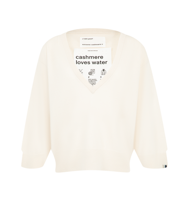 Image 1 of 2 - NEUTRAL - Extreme Cashmere Women's N491 Pearl Sweater is crafted from lightweight summer cashmere and features a wide V-neckline, cropped 7/8 sleeves, and rib-knit trims for an airy, relaxed silhouette. This designer cashmere sweater combines exceptional softness with breathable comfort, making it a versatile layering piece for effortless warm-weather styling. Main Material: 100% Cashmere.