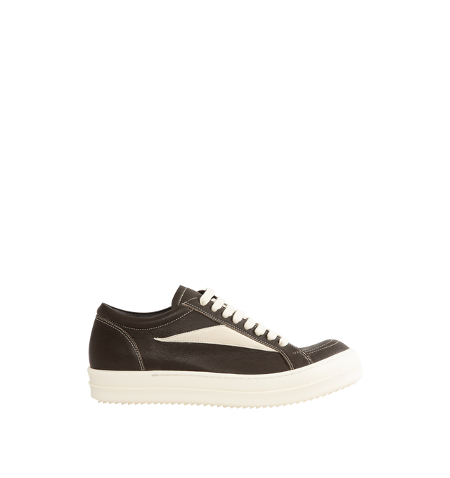 Image 1 of 5 - NEUTRAL - Rick Owens Men's Vintage Sneaks are crafted from full-grain cow leather and suede leather and feature an under-ankle silhouette with eight-eyelet lace-up fastening, toe caps, and signature shark-toothed bumper soles. Designed with a triangular leather appliqu at the side, a padded ankle, and contrast stitching that references the brand's iconic vintage-inspired sneaker aesthetic. Main Material: 100% Cow Leather. Lateral Details: 100% Calf Leather. Lining: 100% Calf Leather. Insole:  